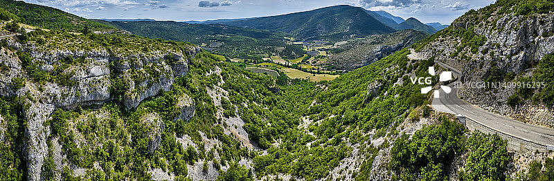 法国普罗旺斯德龙省的费拉西埃峡谷公路图片素材