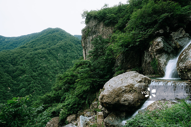 夏季山间瀑布图片素材