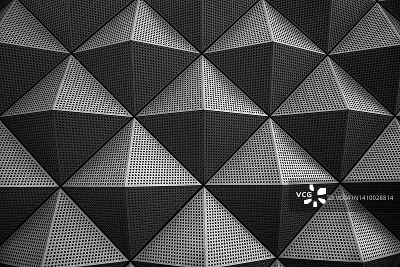 中国江苏无锡 - 2018年10月6日：用金属三角锥装饰的现代建筑墙图片素材