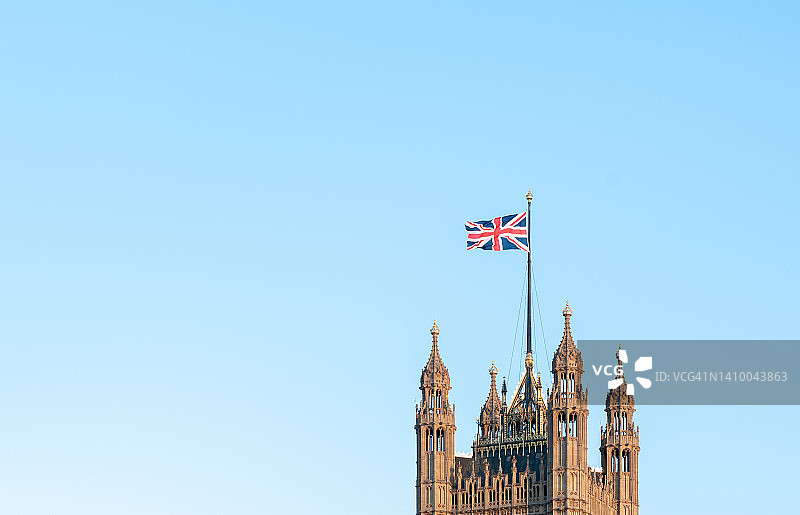 伦敦议会大厦顶部的英国国旗图片素材