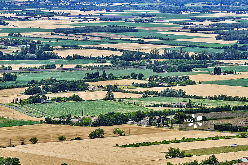 法国德龙普罗旺斯地区的农业平原图片素材