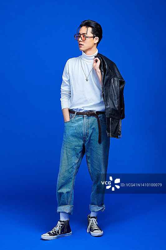 时尚复古风皮夹克潮流青年文化图片素材