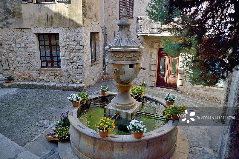 圣保罗德旺斯，格兰德芳丹广场的喷泉图片素材