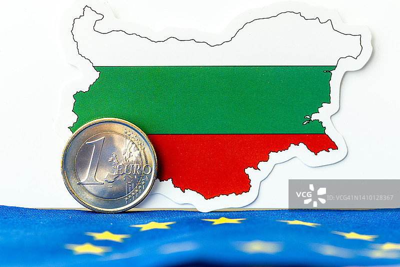 保加利亚国旗与欧元硬币和欧盟标志图片素材