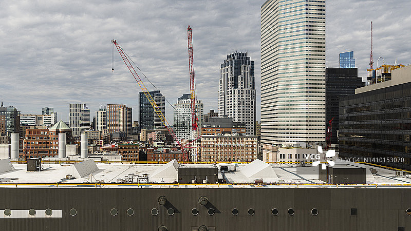 马萨诸塞州波士顿市中心商业区的建筑工地图片素材