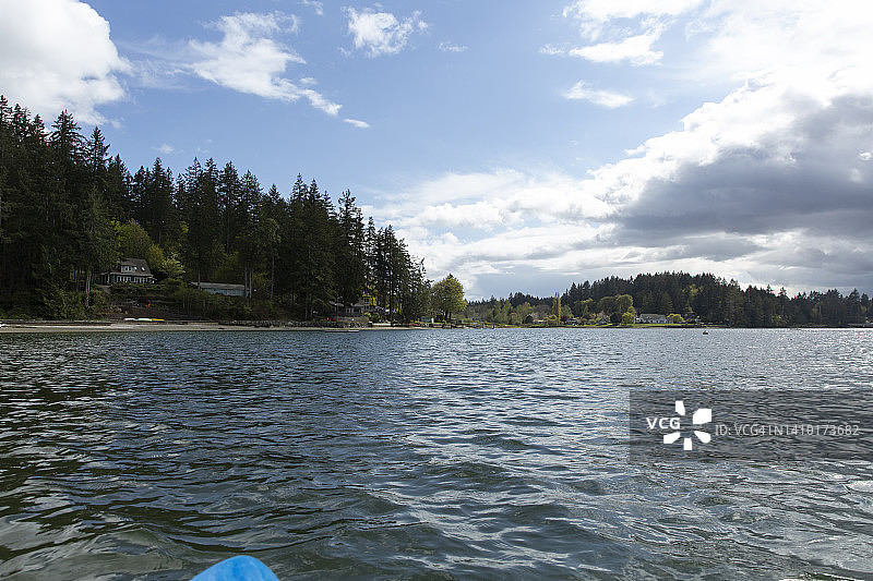 皮划艇视角：华盛顿州Lakebay的Carr Inlet海湾风光图片素材