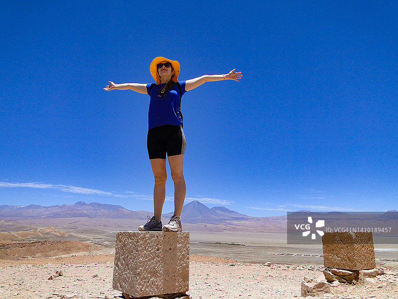 阿塔卡马沙漠和利坎卡布尔火山图片素材