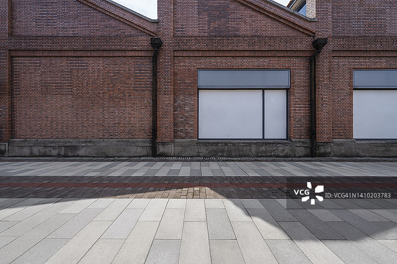 步行街上的高档商店图片素材