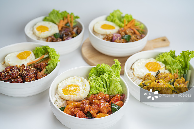 鸡肉鸡蛋蔬菜炒饭图片素材