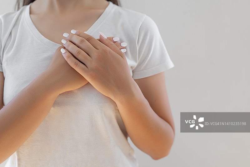 女人手部检查乳房图片素材
