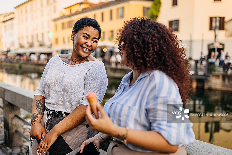 城市闲聊图片素材