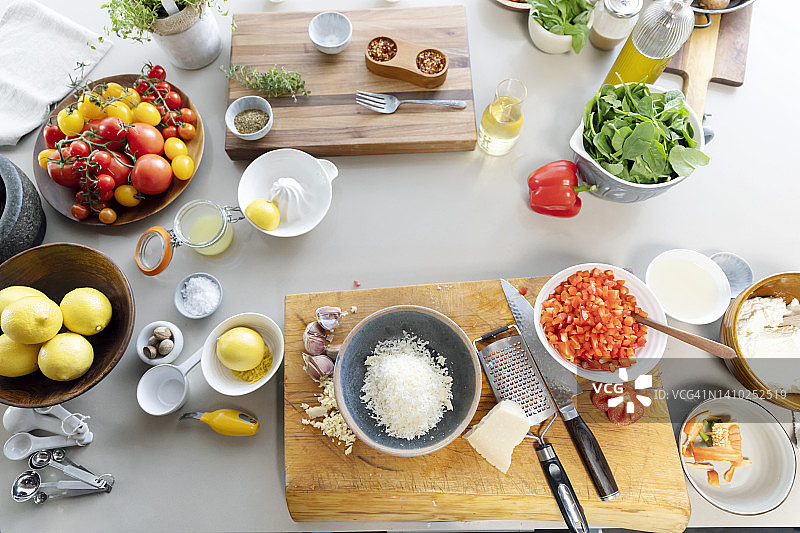 厨房台面上的健康食品图片素材