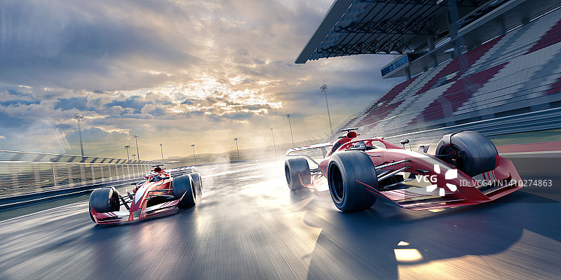 潮湿路面上高速行驶的两辆赛车图片素材