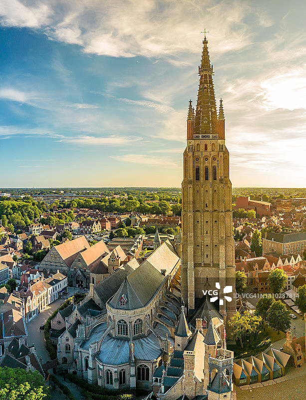 布鲁日圣母教堂航拍景观图片素材