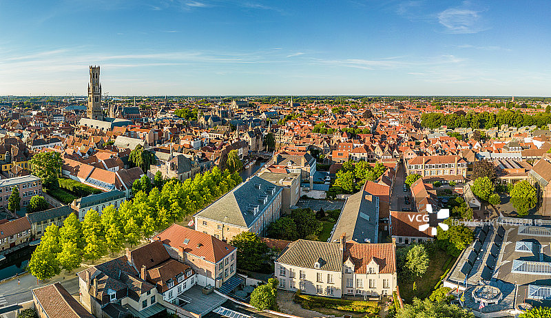 布鲁日的德戴弗运河畔树木公园图片素材