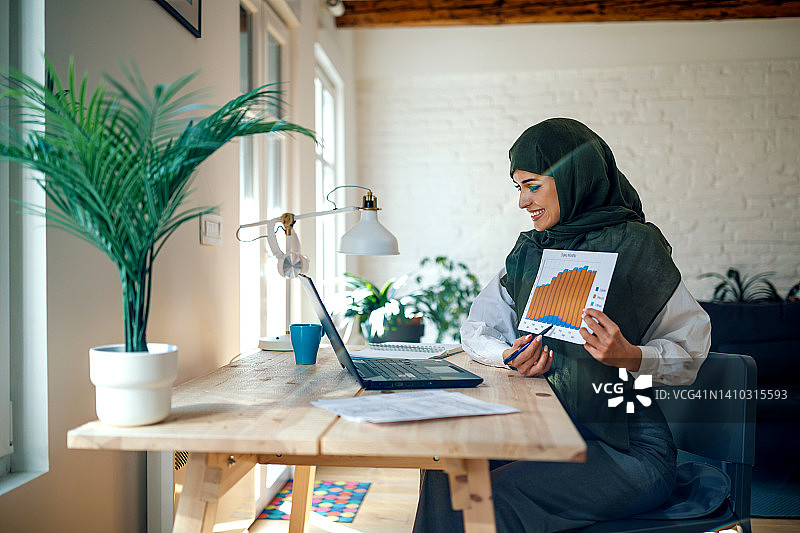 展示上个月的统计数据图片素材