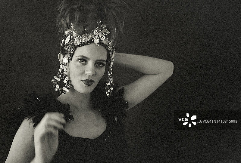 迷人的年轻女人图片素材