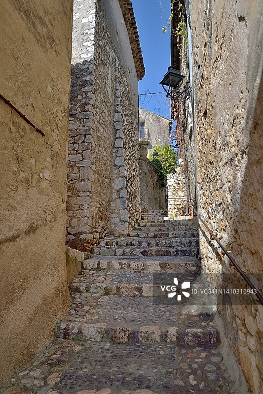 旺斯圣保罗狭窄的街道图片素材