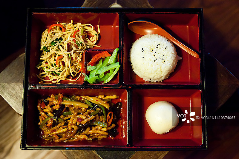 便当午餐盒套装图片素材