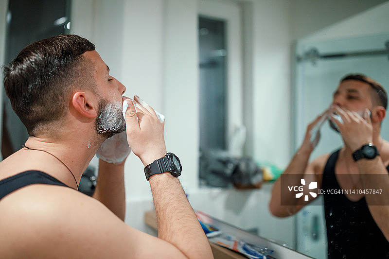 我需要遮住我的整个胡须图片素材