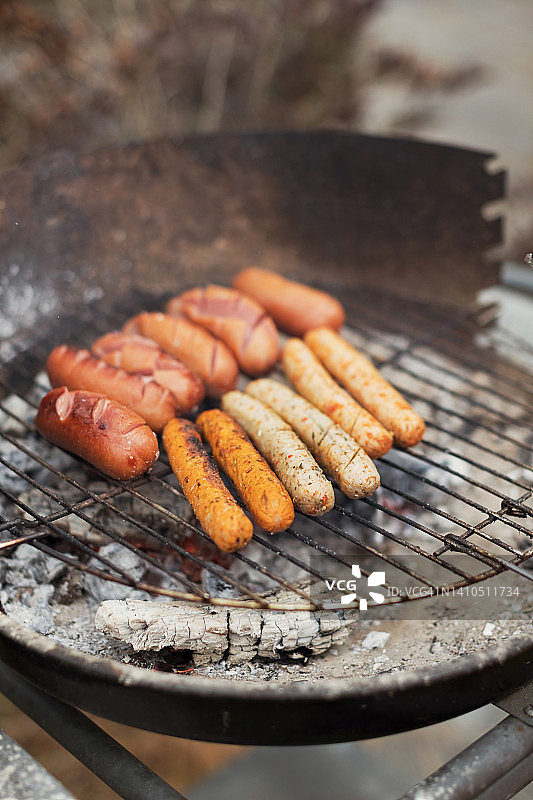 户外烤香肠图片素材