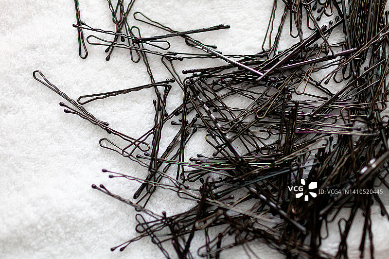 白色背景上的标准发夹图片素材