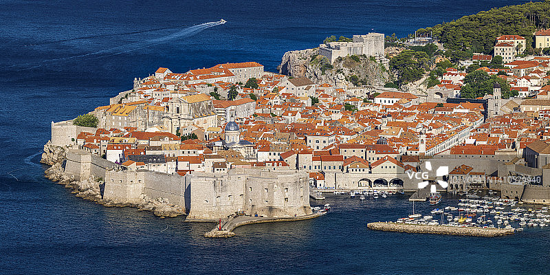 克罗地亚达尔马提亚地区杜布罗夫尼克古城全景图片素材