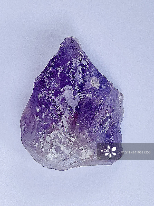 紫水晶，石英的变种，特写图片素材
