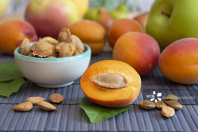 杏仁——富含维生素B17的健康杏核图片素材