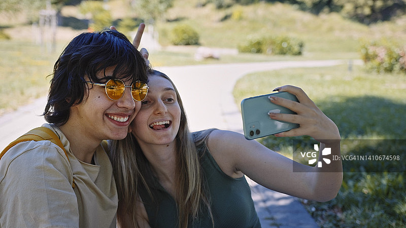 户外手机生活方式图片素材