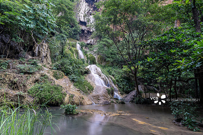 泰国北碧府爱侣湾瀑布图片素材