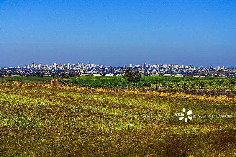 巴西隆德里纳市乡村全景图片素材