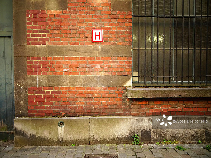 比利时布鲁塞尔的旧砖和混凝土墙图片素材