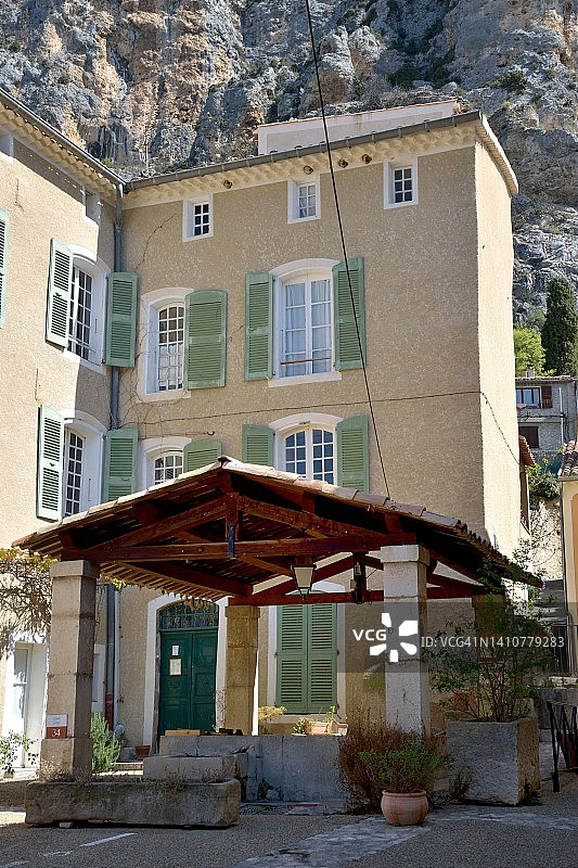 穆斯捷尔-圣玛丽，克莱里西喷泉和洗衣房图片素材