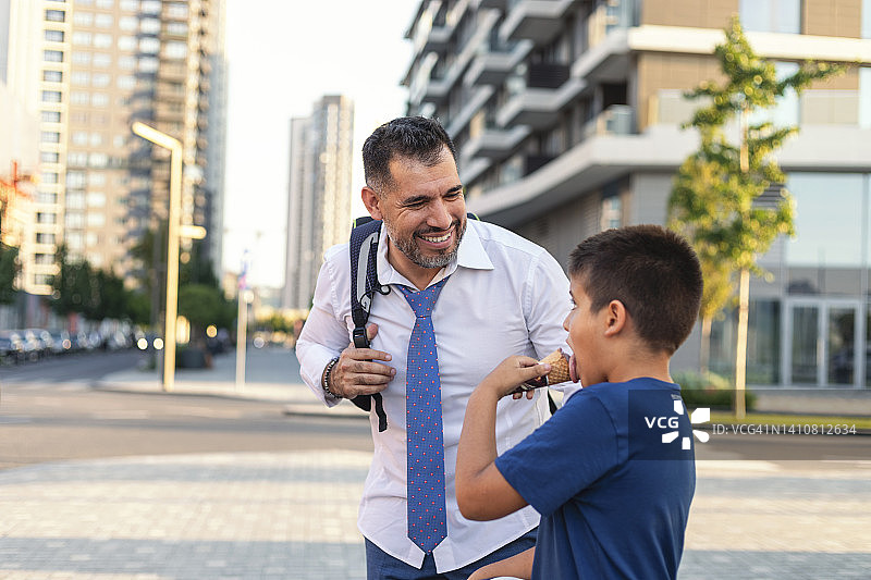回家路上图片素材
