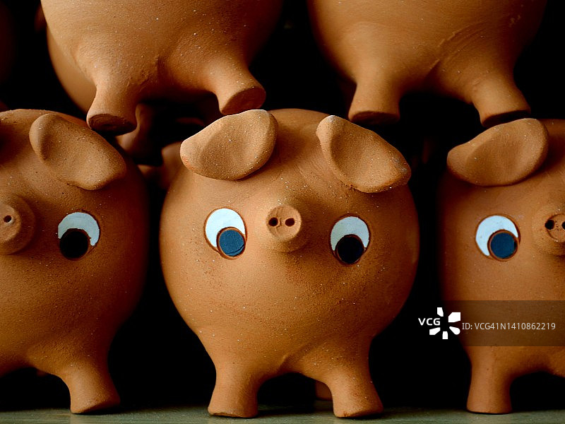 黏土制存钱罐图片素材