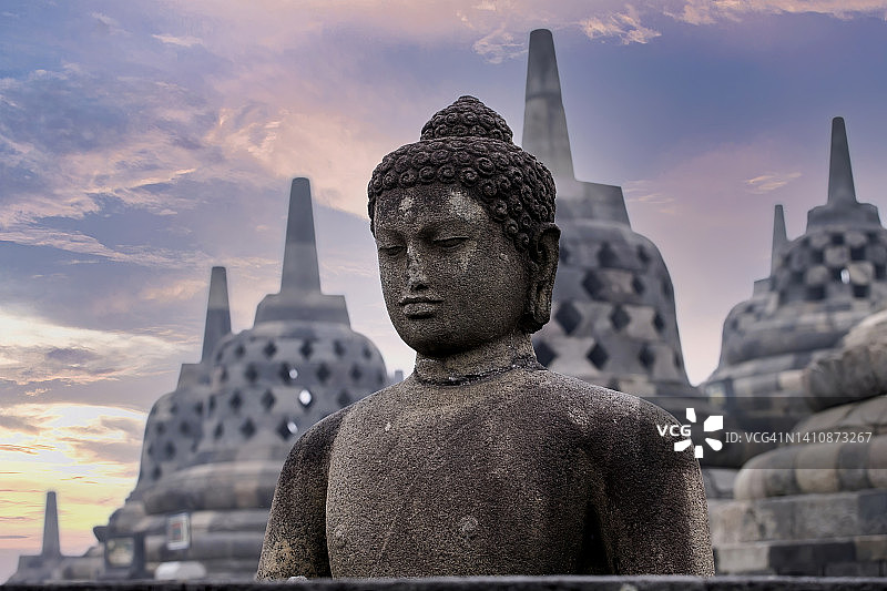 印度尼西亚中爪哇日惹婆罗浮屠的佛像图片素材