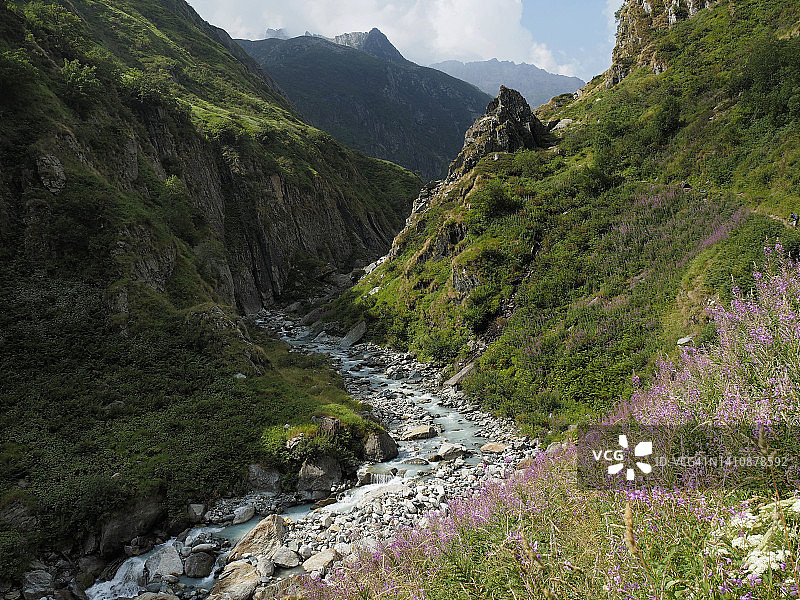 意大利北部安特罗纳山谷自然公园的洛兰科山溪图片素材