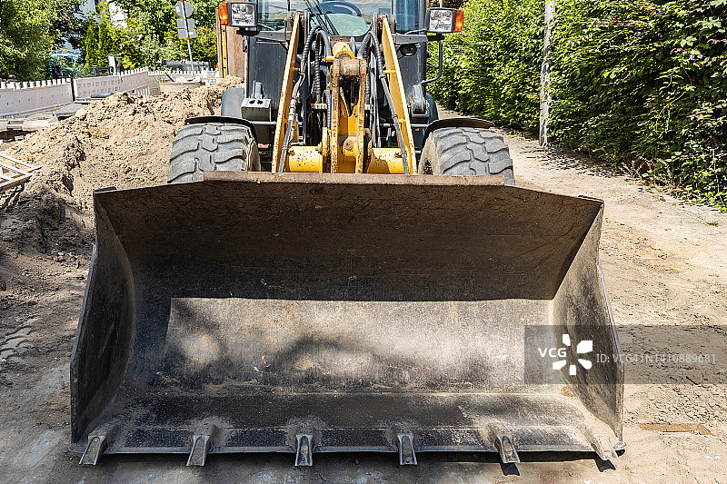 建筑工地挖掘机的铲斗图片素材