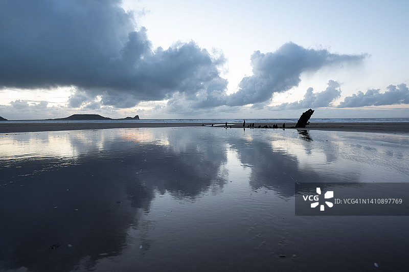 罗西里蠕虫岬海滩沉船日落倒影图片素材