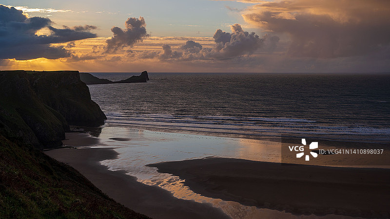 罗西里蠕虫岬海滩沉船日落倒影图片素材