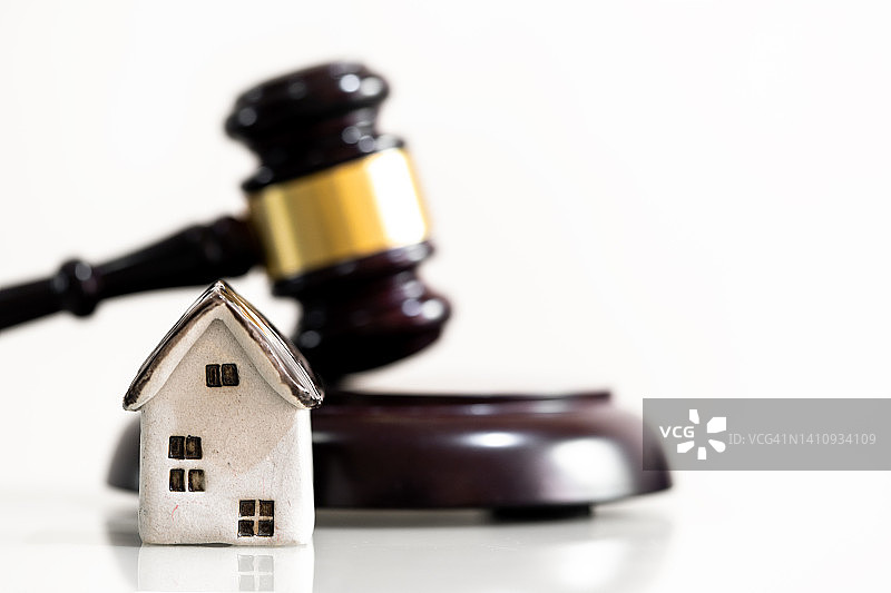 房屋拍卖概念，房屋概念，房地产拍卖理念或离婚房产法律系统图片素材