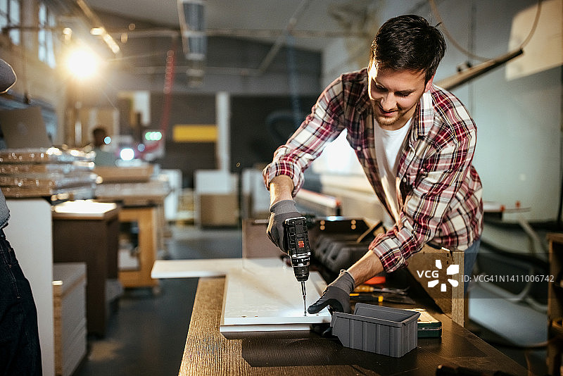 木匠在工作图片素材