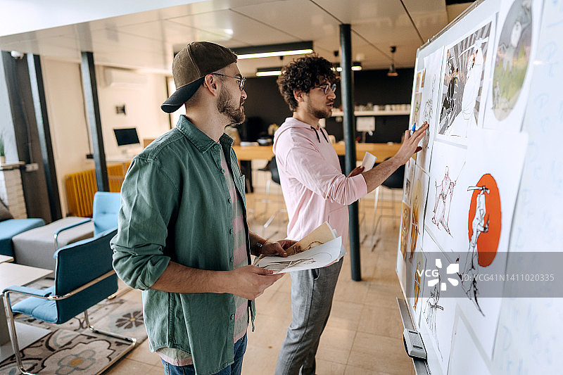 工作中的游戏设计师图片素材