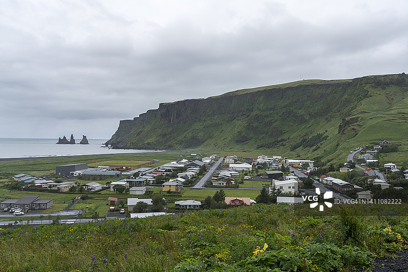雷尼斯法亚海滩维克镇高角度视图图片素材