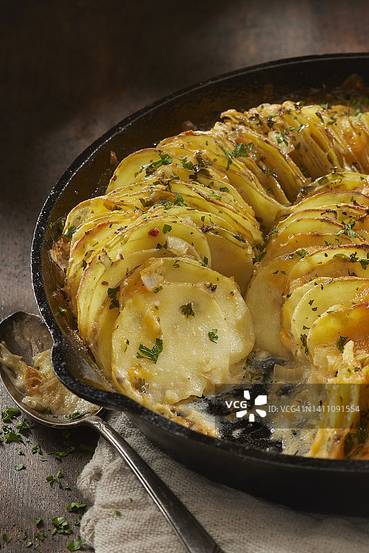奶酪香草焗烤土豆图片素材