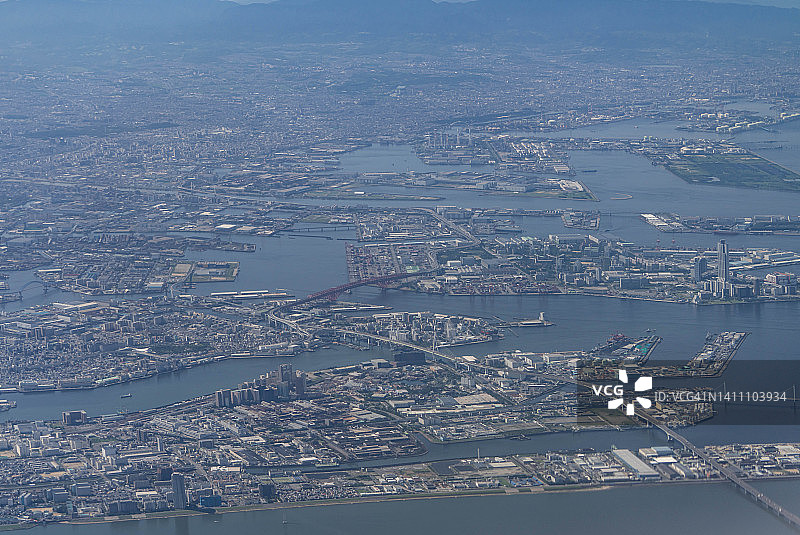 从飞机上俯瞰日本大阪湾图片素材