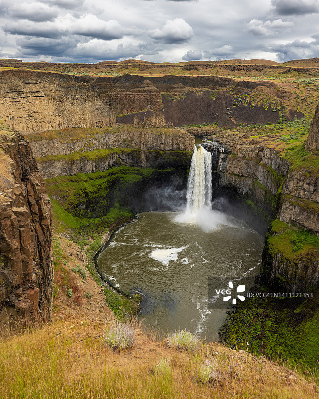 垂直的帕卢斯瀑布图片素材