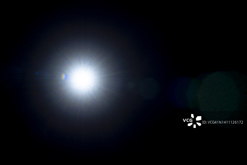 蓝色棱镜彩虹光晕图片素材