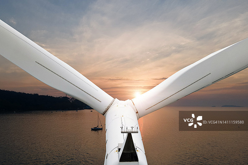 海上风力发电场风力涡轮机特写，可再生能源图片素材